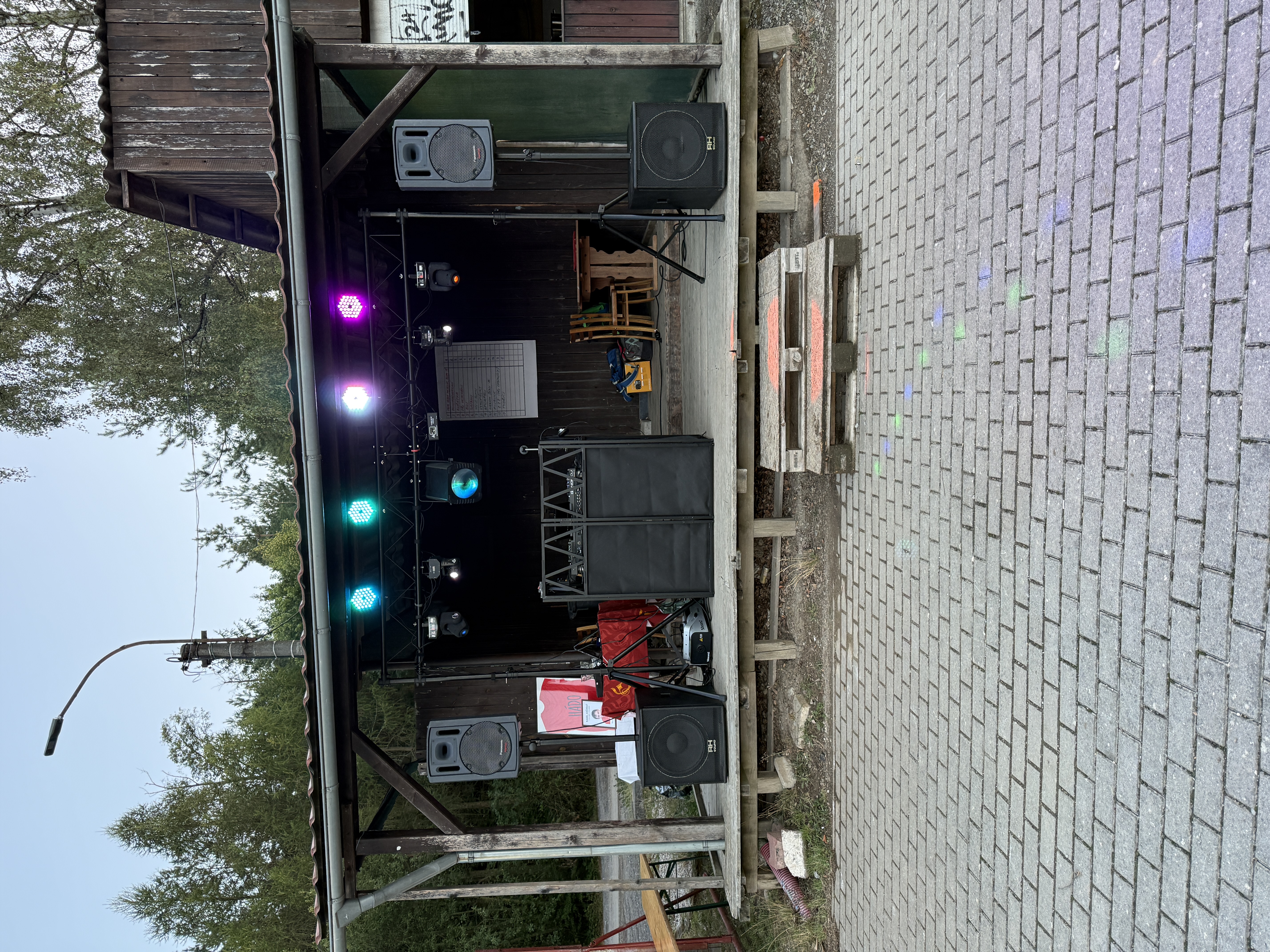 DJ.DAN – venkovní DJ setup na akci Stýskalská berle 2026
